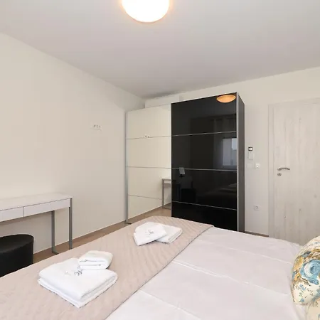 Luxus No 3 In Mit Balkon I Nähe Altstadt&strand Apartment Zadar