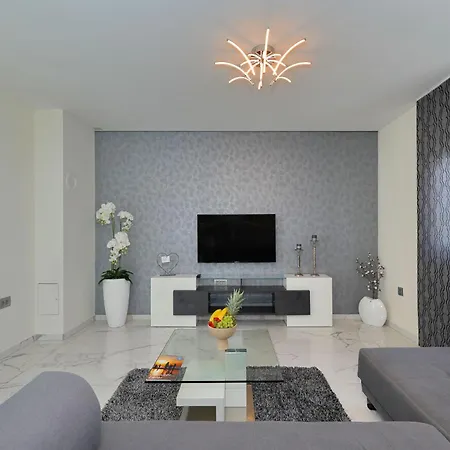 Luxus No 3 In Mit Balkon I Nähe Altstadt&strand Apartment Zadar