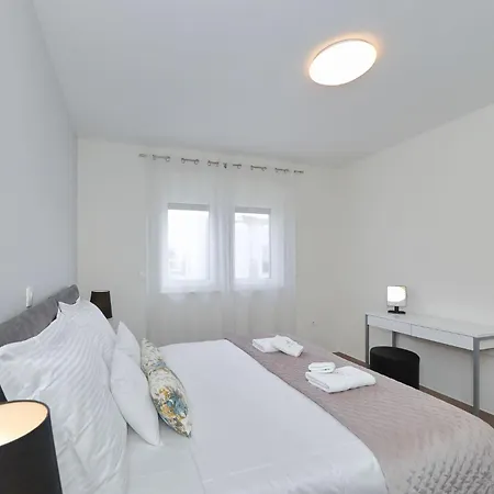Luxus No 3 In Mit Balkon I Naehe Altstadt & * Задар